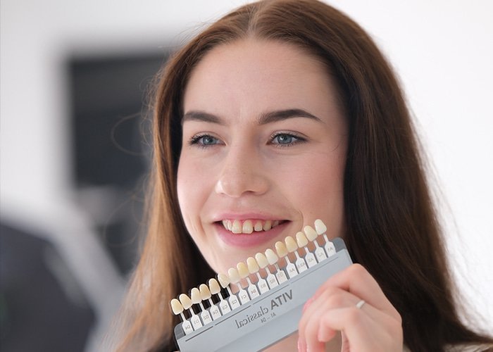 Fitting-Temporary-Veneers